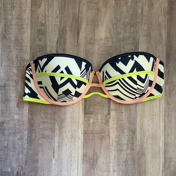 Victorias’s Secret 32D Bandeau Bikini Top - Picture 1 of 5